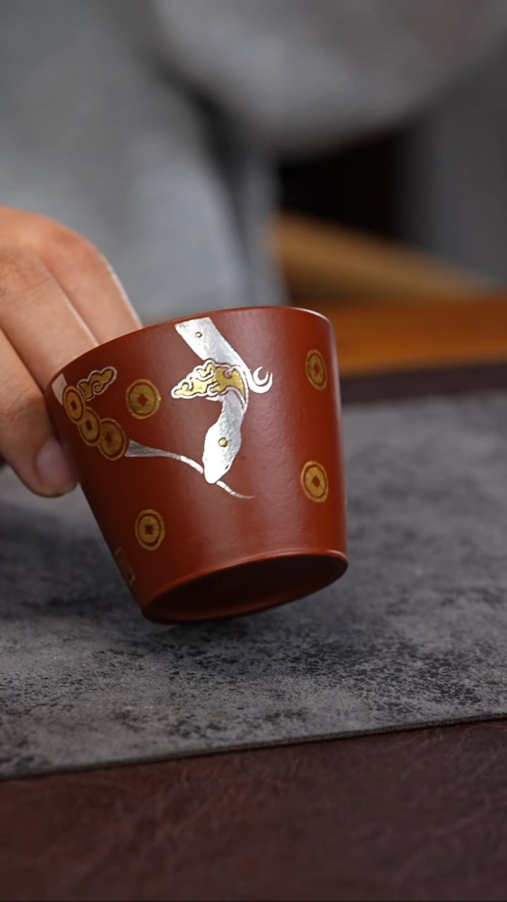 【闪购商品】紫砂茶杯朱泥 描金银 衔尾蛇 主人杯