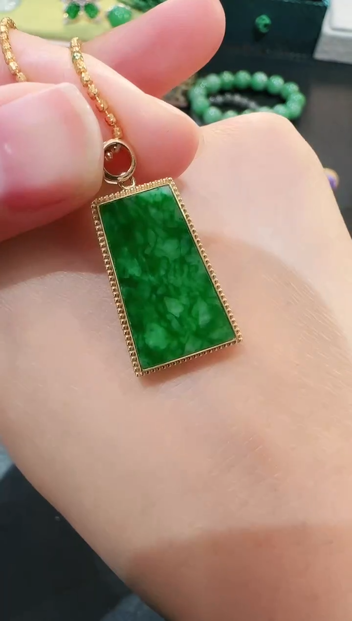 【闪购商品】翡翠颈饰18K金镶嵌吊坠