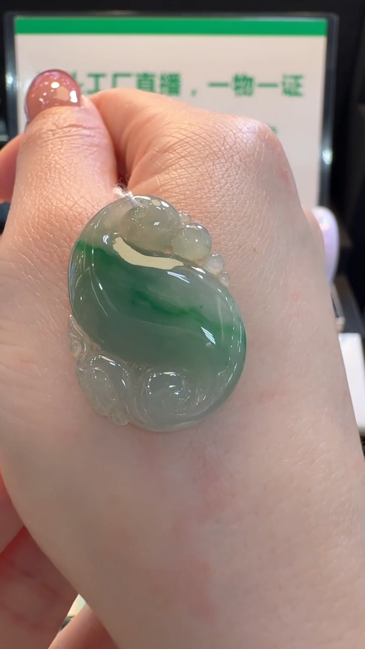 【闪购商品】翡翠挂件未镶嵌冰飘绿如意