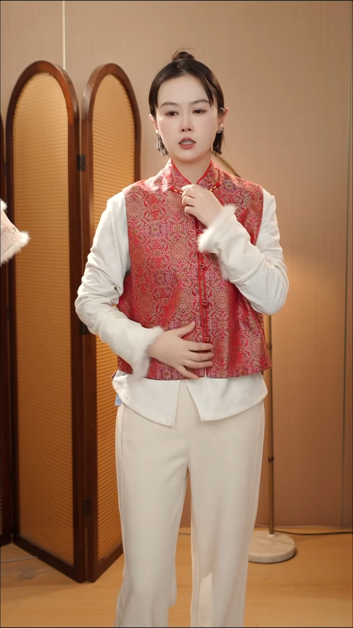 立领红八达马甲       