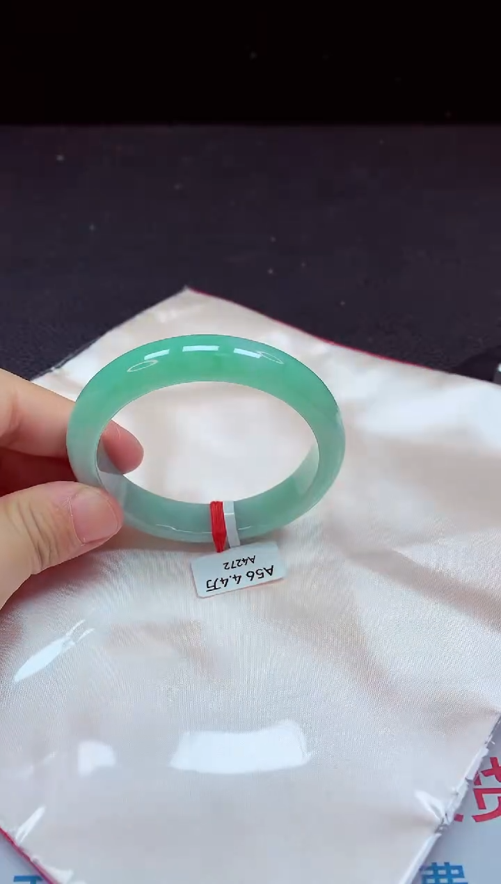 【闪购商品】翡翠手镯未镶嵌镯子56+