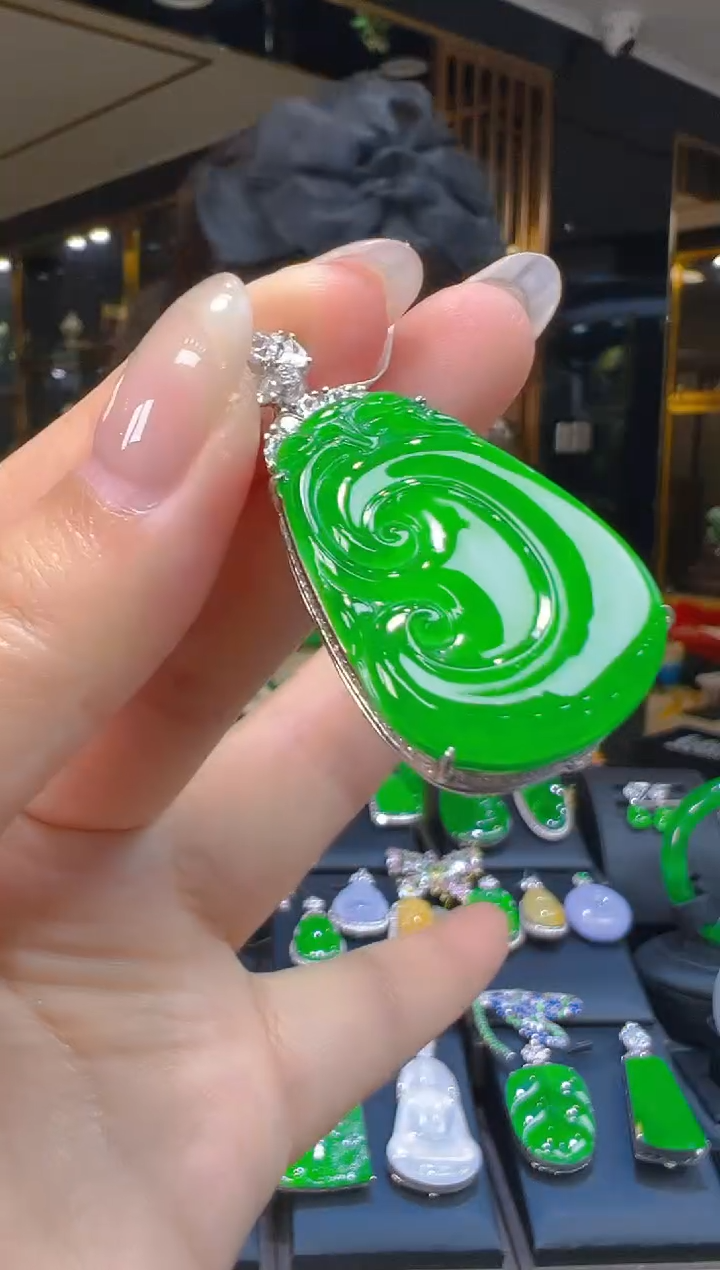 吊坠(赠链)银S925镶嵌翡翠076(多样性发货发其一)