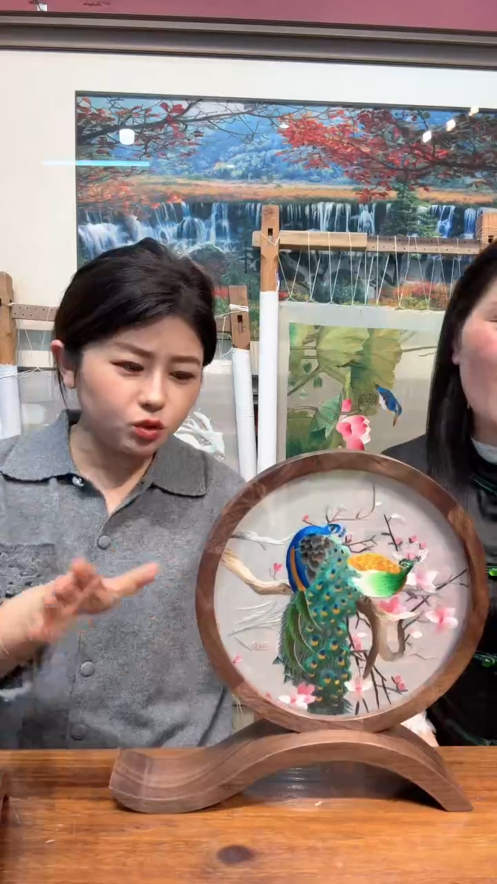 竖款非遗苏绣手工刺绣摆台