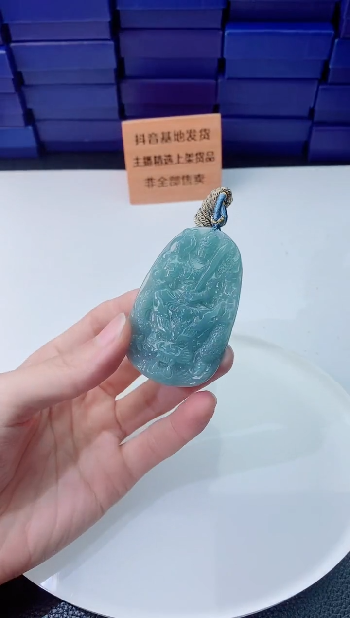 翡翠未镶嵌颈饰