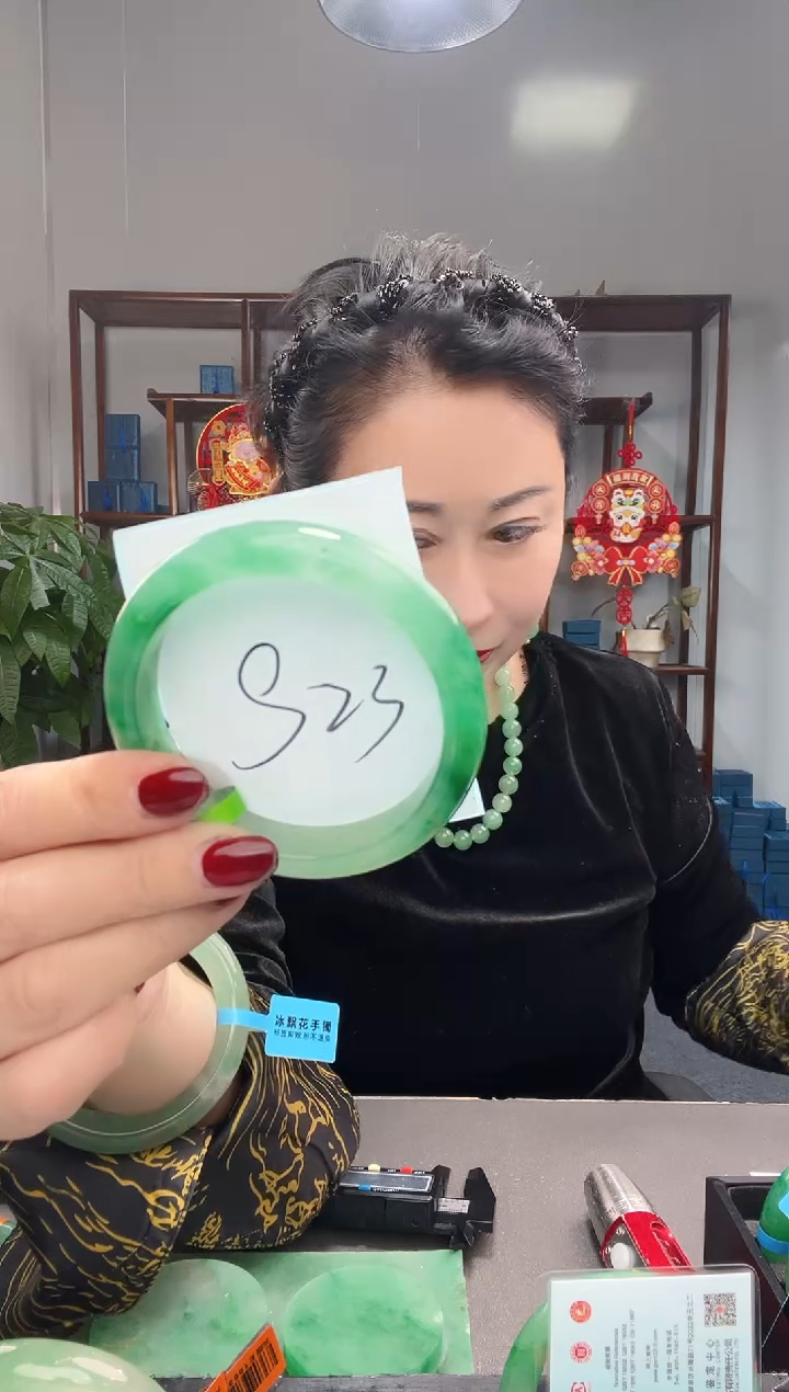 【闪购商品】石英质玉手镯未镶嵌非洲翠