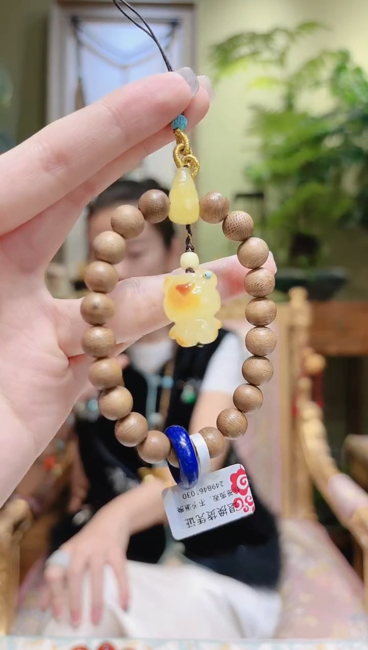 【闪购商品】沉香手串青金跑环蜜蜡熊沉香手机挂
