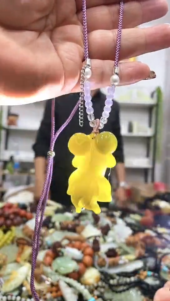 未镶嵌蛇纹石玉挂件 