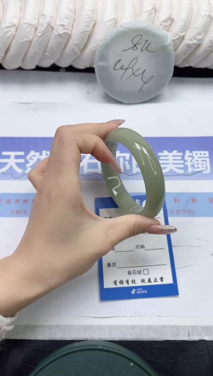 未镶嵌手镯石英质玉107-56.2