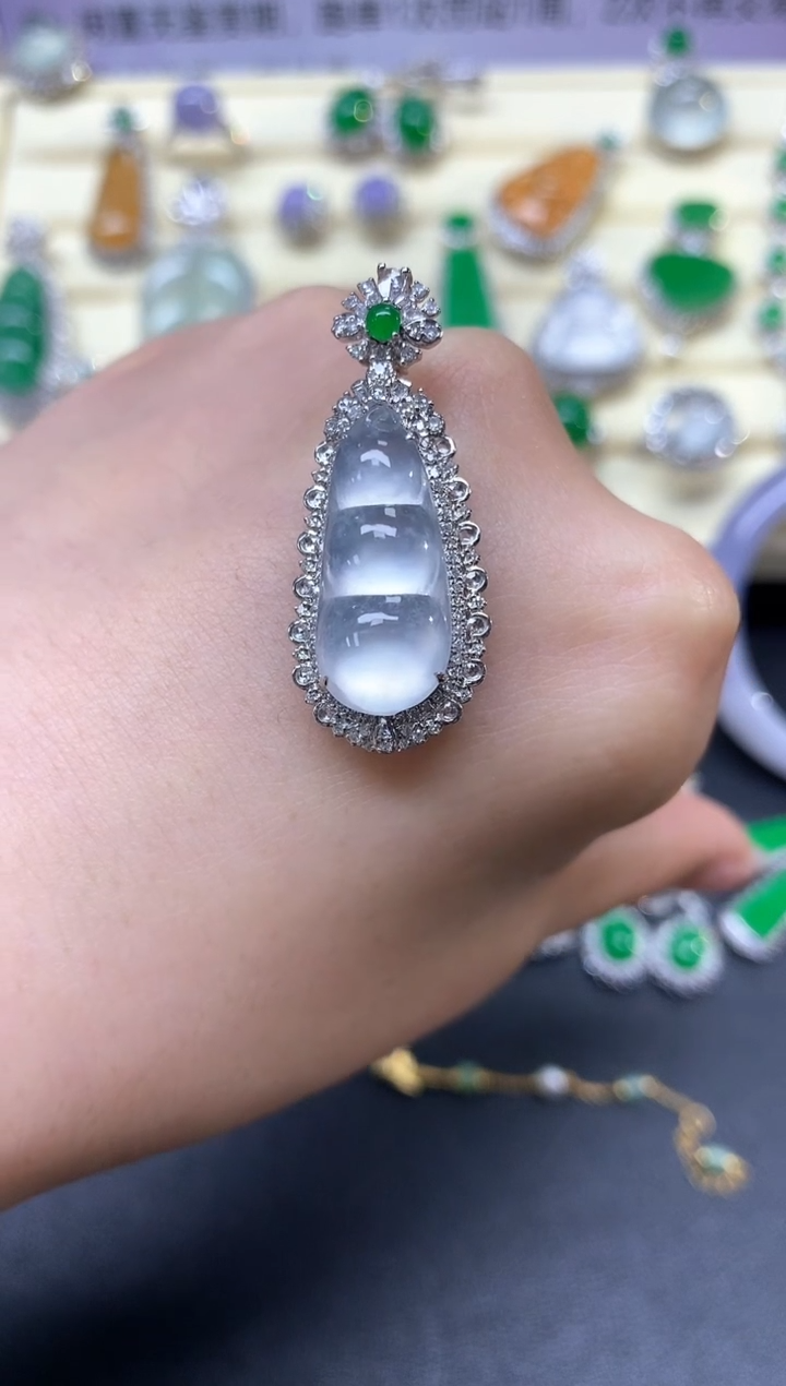 【闪购商品】翡翠吊坠(不含链)18K金镶嵌吊坠|9500+950