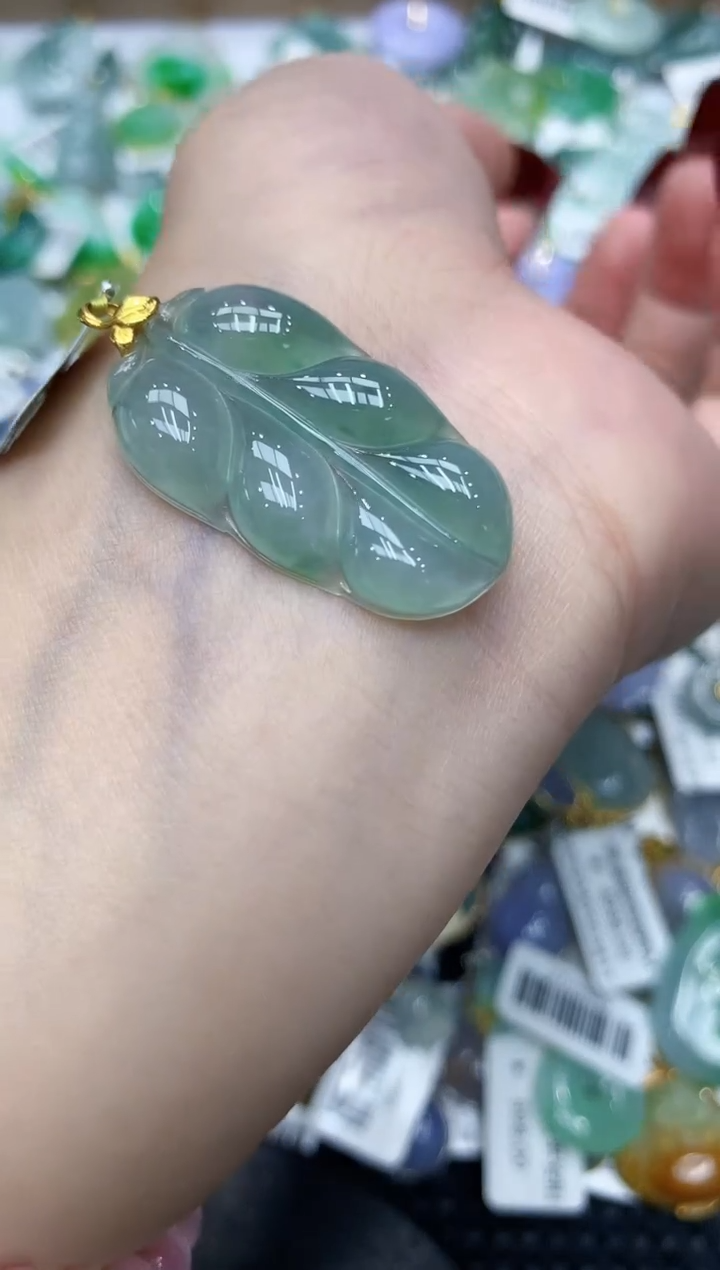 翡翠18K金镶嵌颈饰111111111