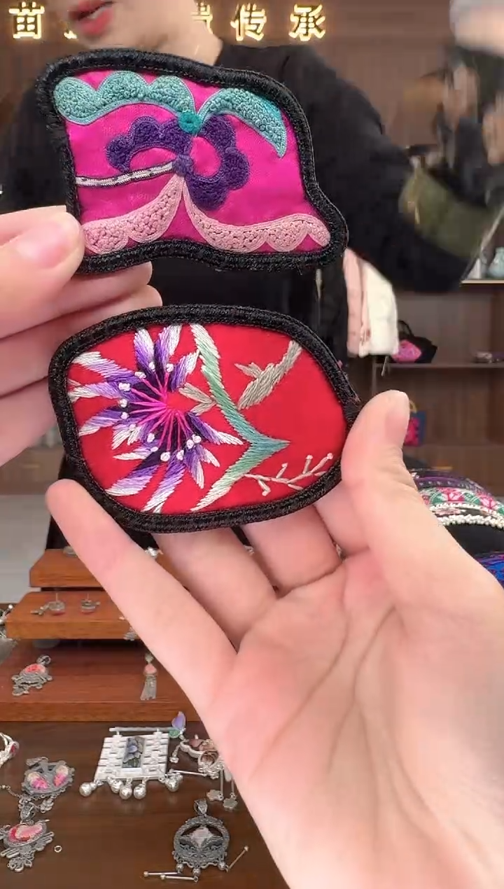 【闪购商品】织绣扶光苗绣传承187