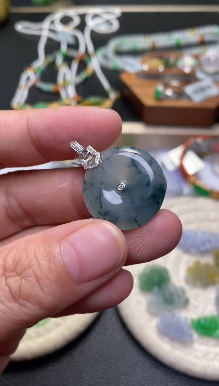 颈饰18K金镶嵌翡翠净货40873