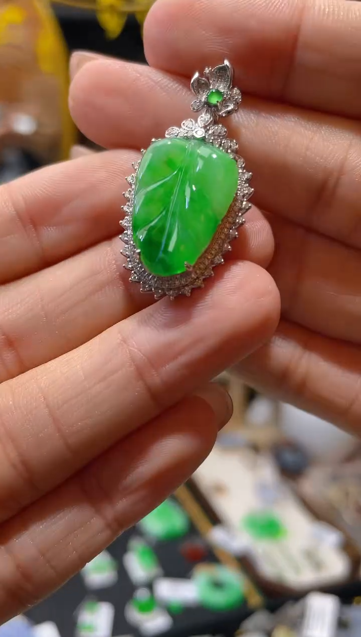 【闪购商品】翡翠颈饰18K金镶嵌假一赔三