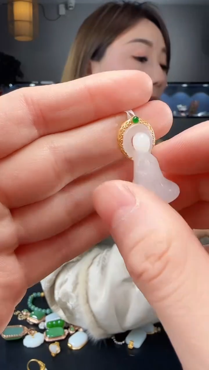 【闪购商品】和田玉吊坠(不含链)18K金镶嵌1