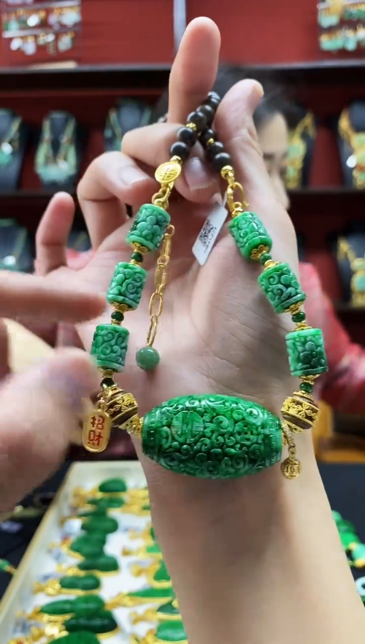 颈饰未镶嵌翡翠吊坠