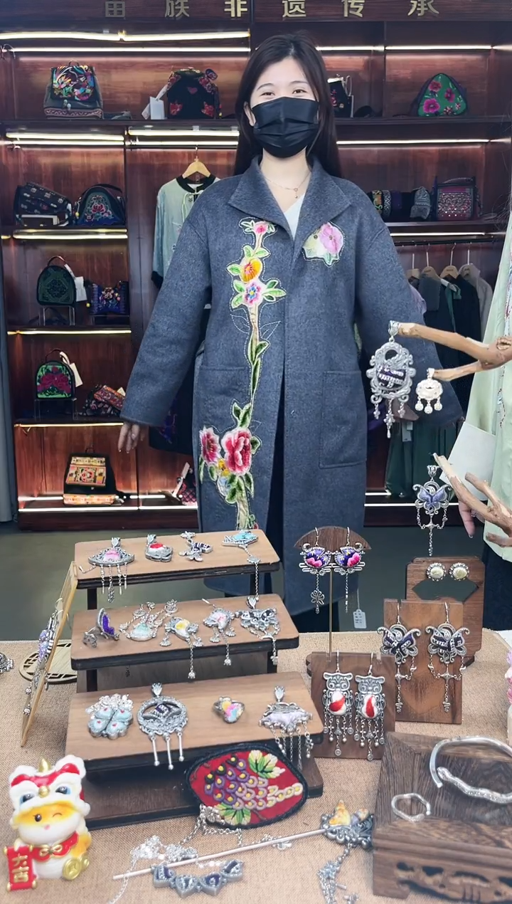 【闪购商品】织绣A27黔东南苗族刺绣