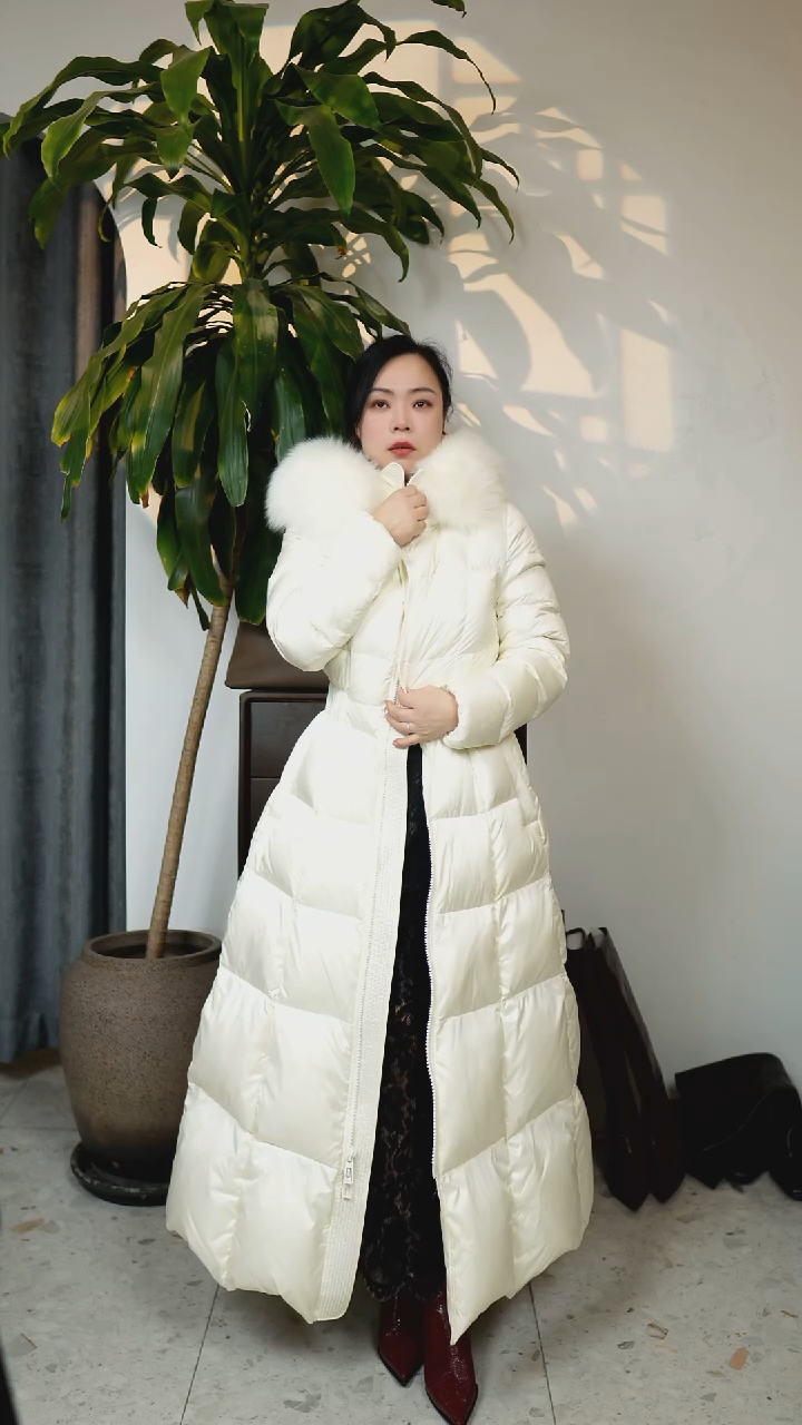 高定长款毛领白鹅绒服，白色，M码（面料：锦纶，填充：90白鹅绒）