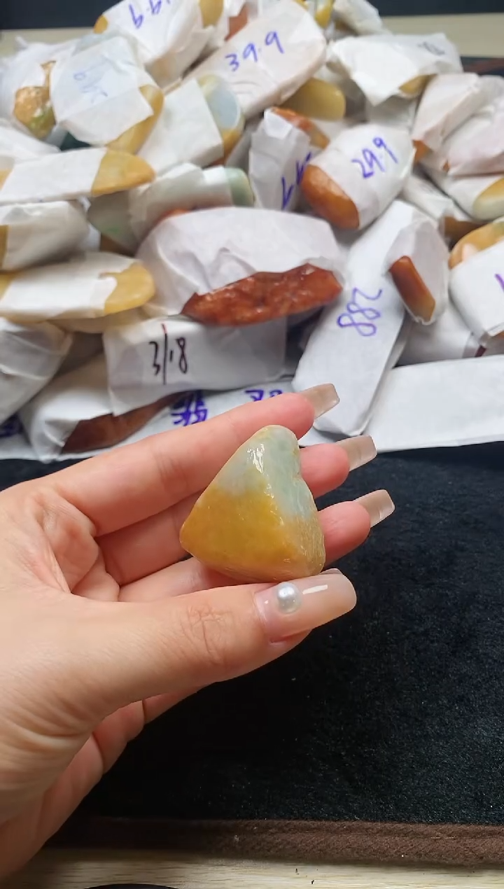 翡翠裸石翡翠挂件裸石