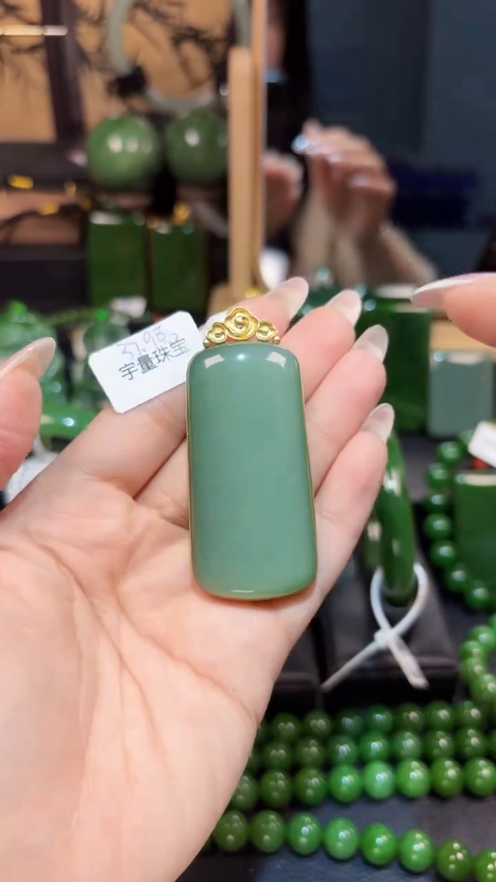 【闪购商品】和田玉（碧玉）颈饰18K金镶嵌1