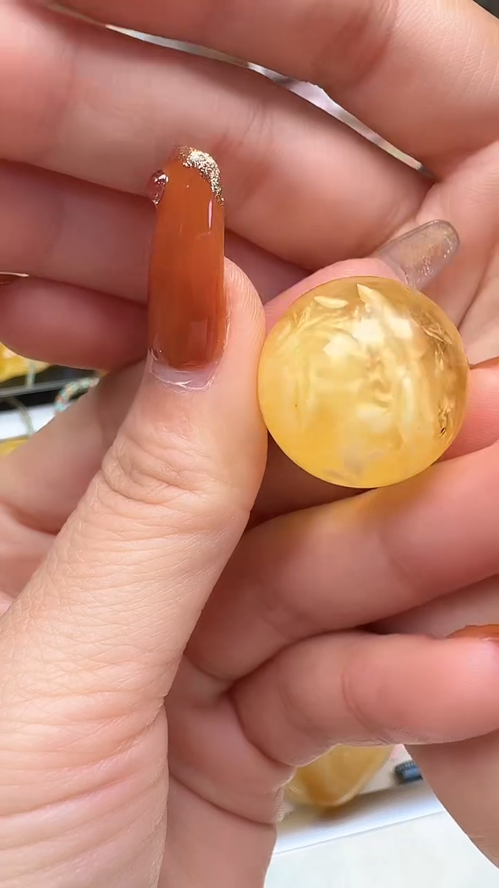 裸石琥珀未镶嵌如图