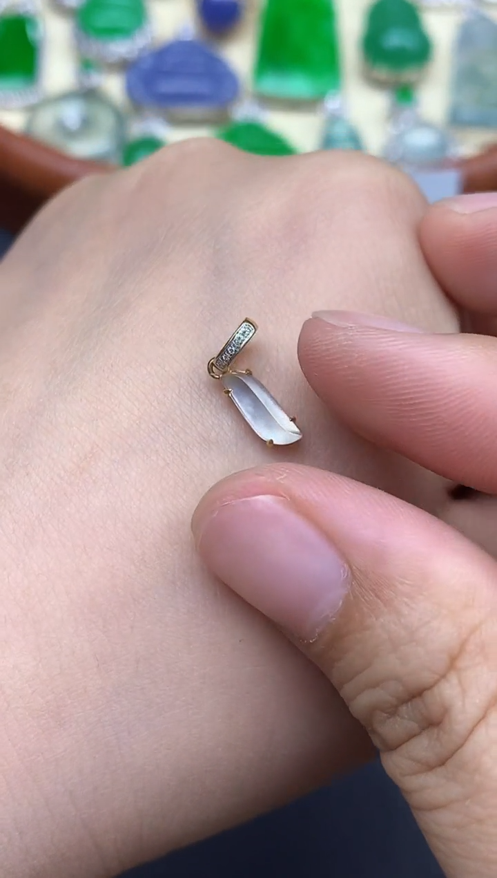 颈饰18K金镶嵌翡翠260-中国好珍宝