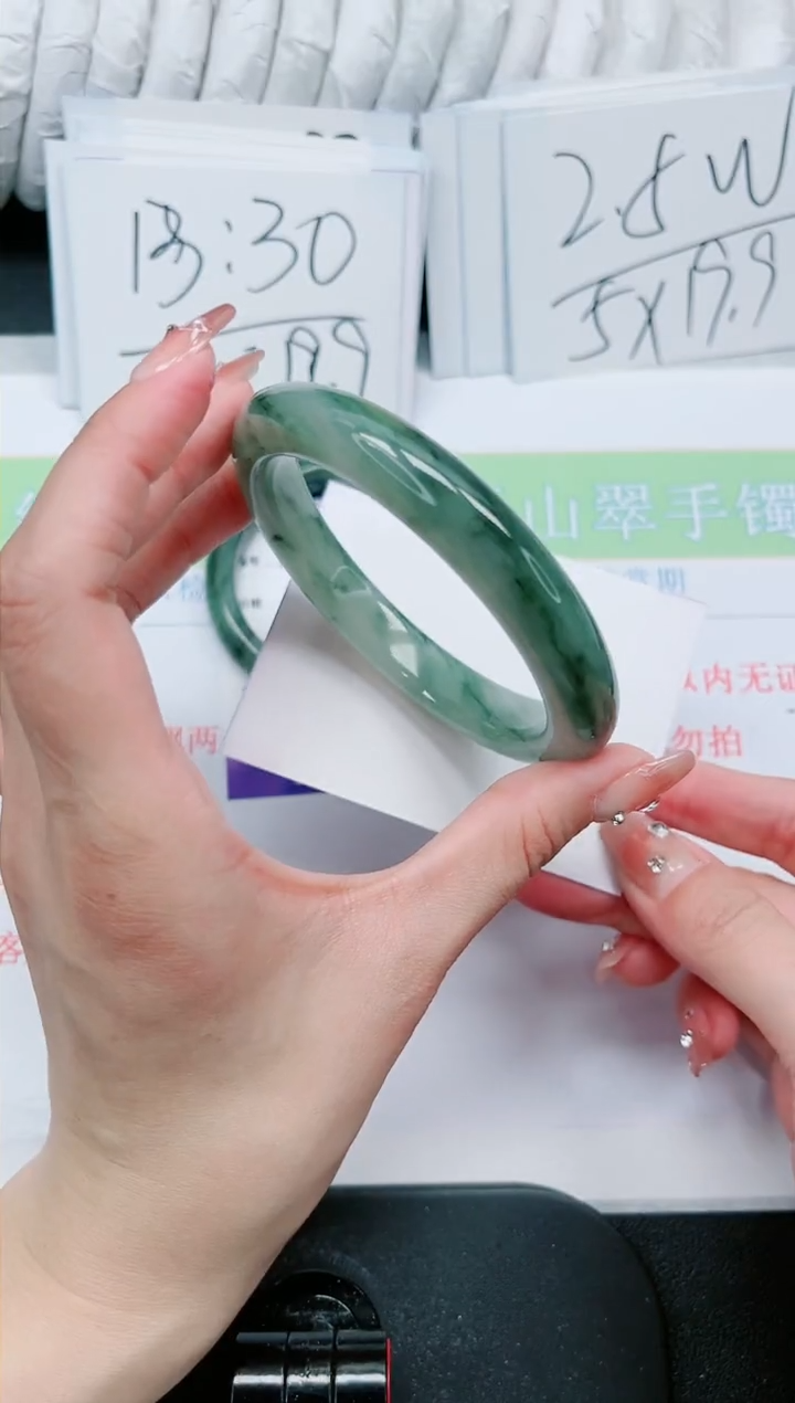 【闪购商品】石英质玉手镯未镶嵌306