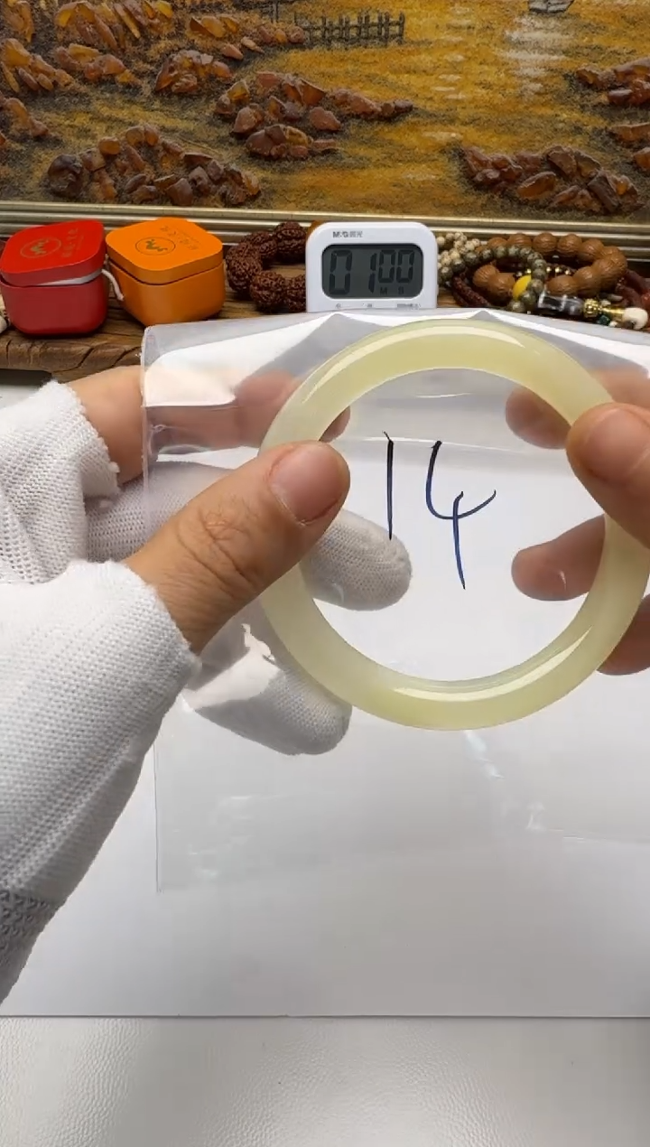 未镶嵌手镯和田玉手镯