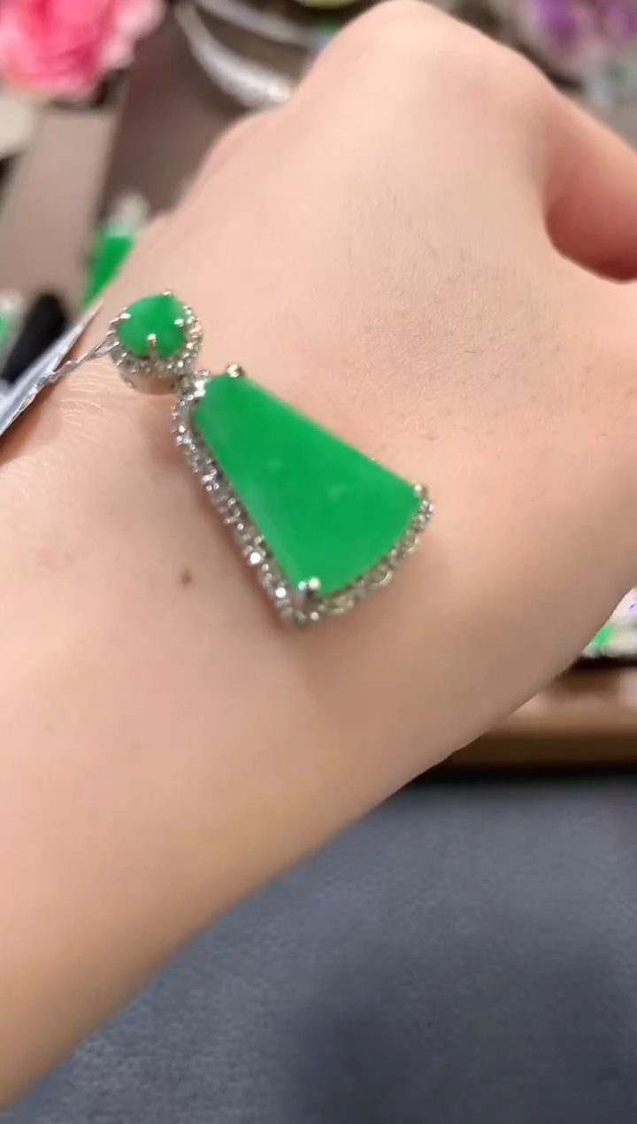 吊坠(不含链)18K金镶嵌翡翠c24