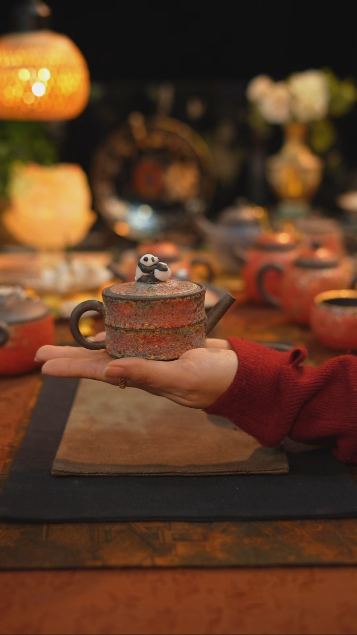 高越岩矿-七彩熊猫壶