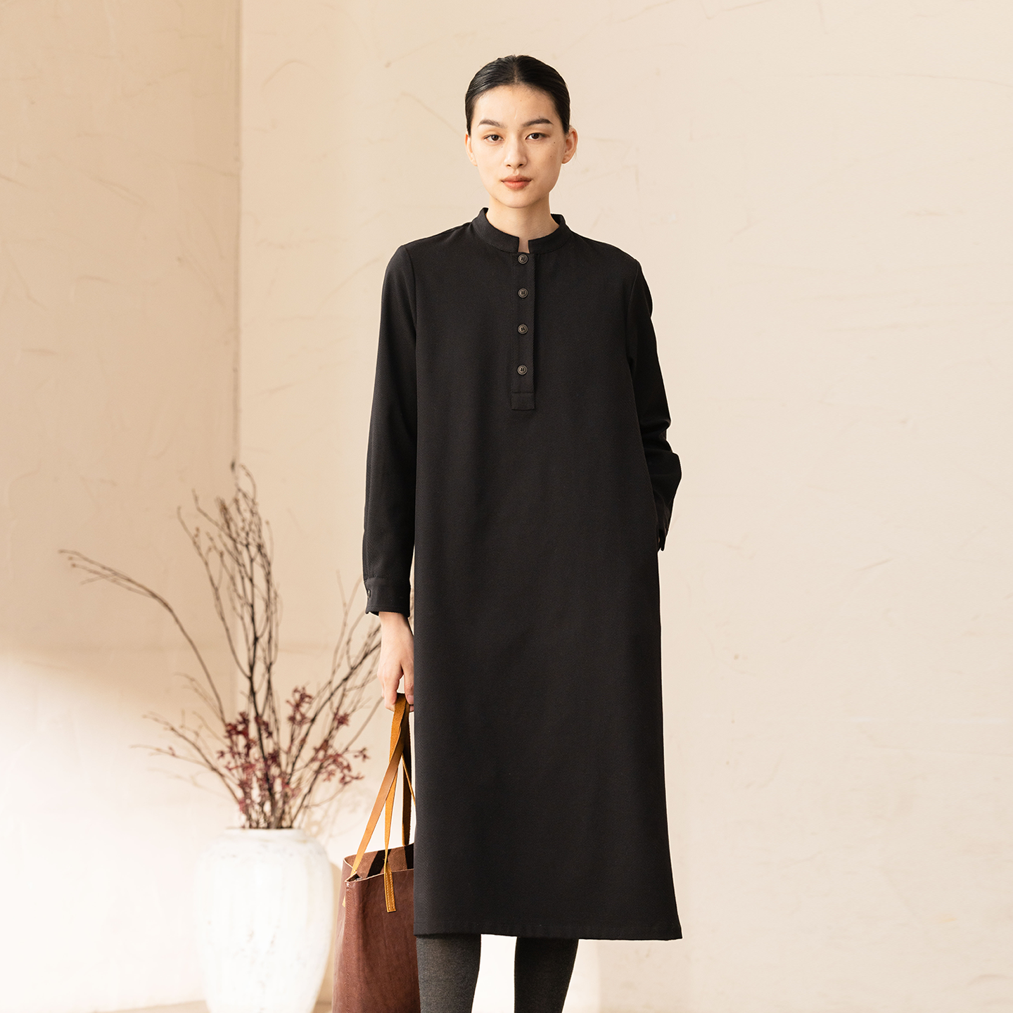 qtu精纺羊毛呢黑色秋冬连衣裙立领长袖抗起球外穿打底裙新LQ92173