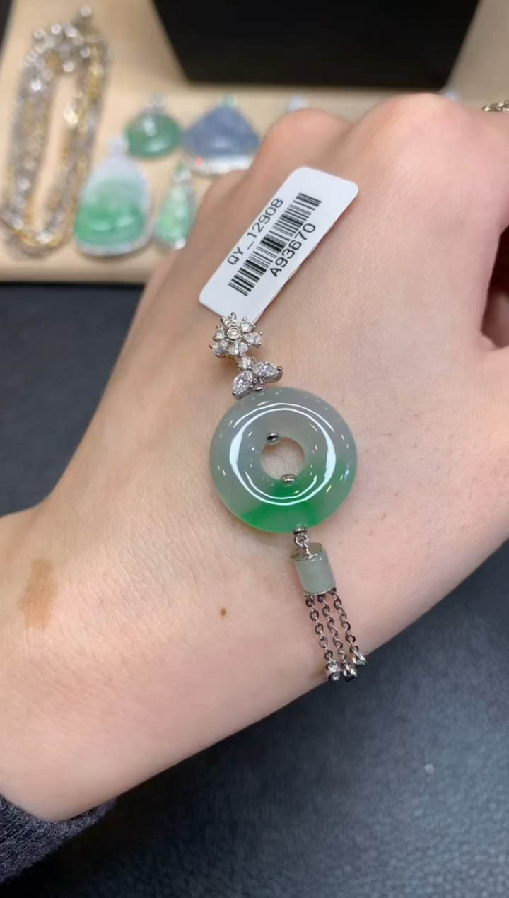 【闪购商品】翡翠颈饰18K金镶嵌甜甜圈【无服务费】