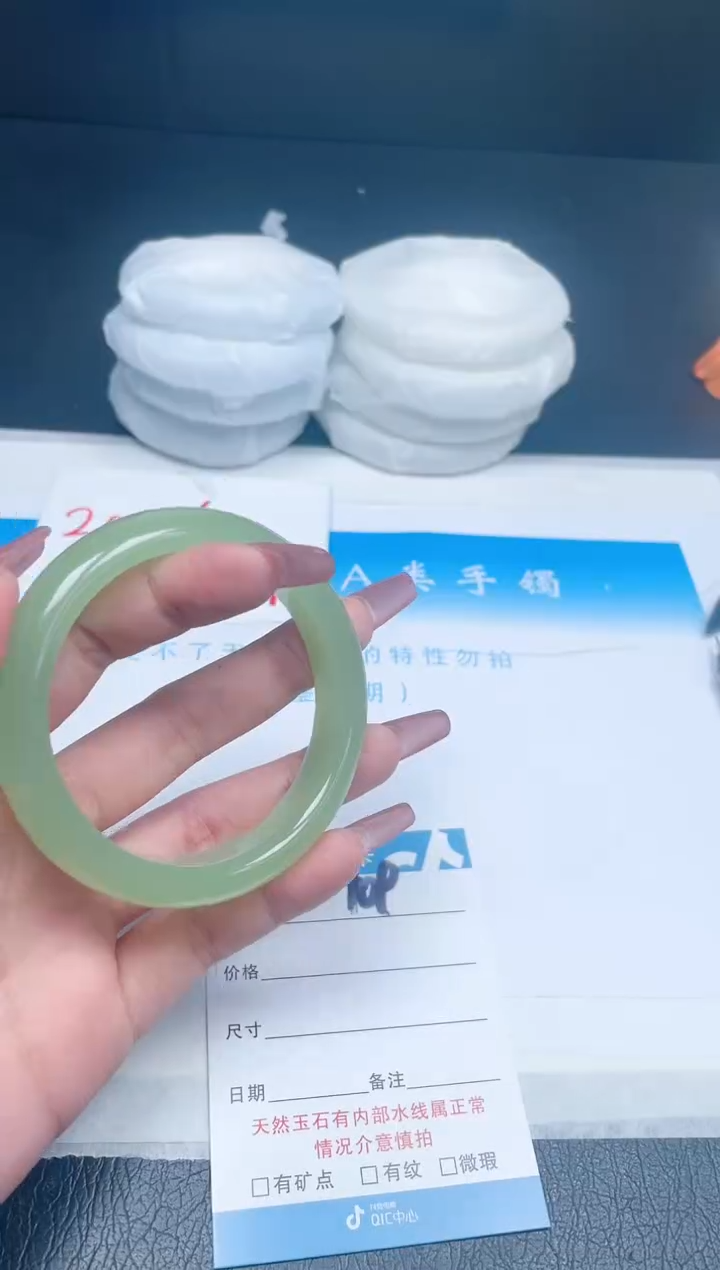 【闪购商品】石英质玉手镯未镶嵌109-56