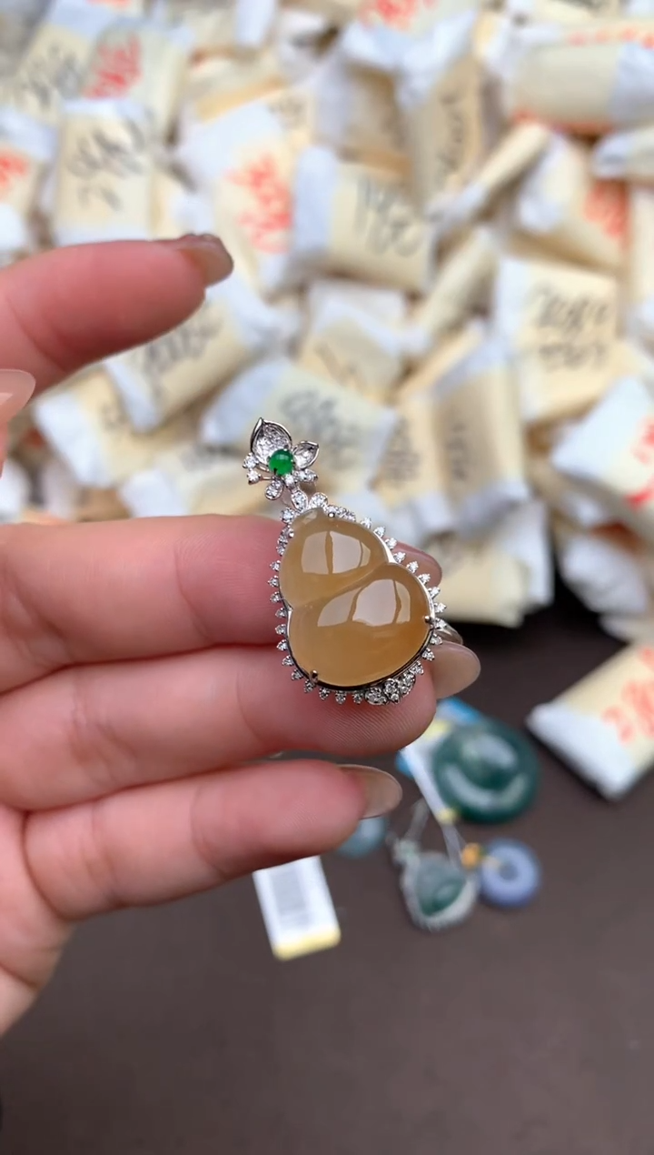 【闪购商品】翡翠挂件18K金镶嵌— 