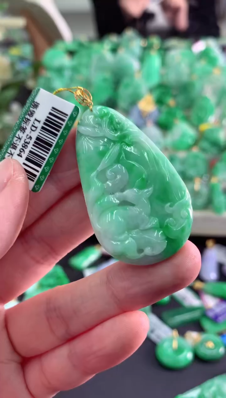 【闪购商品】翡翠吊坠(不含链)18K金镶嵌挂件