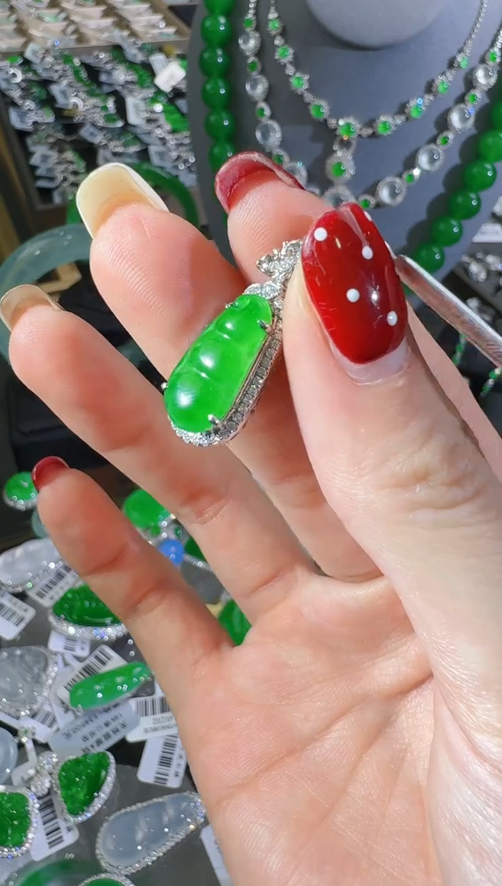 【闪购商品】翡翠吊坠(不含链)未镶嵌福豆