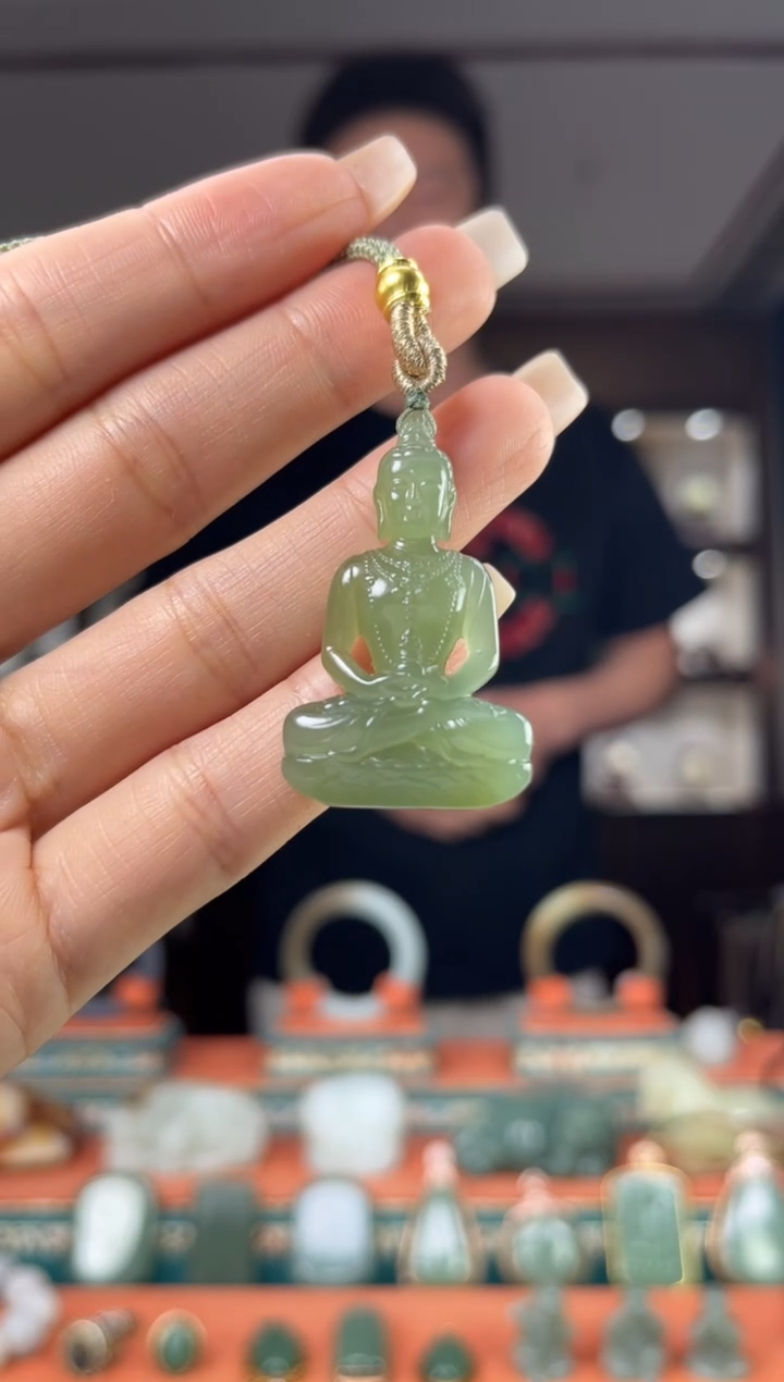 颈饰未镶嵌和田玉佩佩