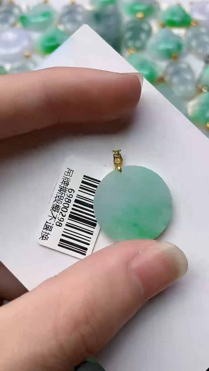 【闪购商品】翡翠颈饰18K金镶嵌32............