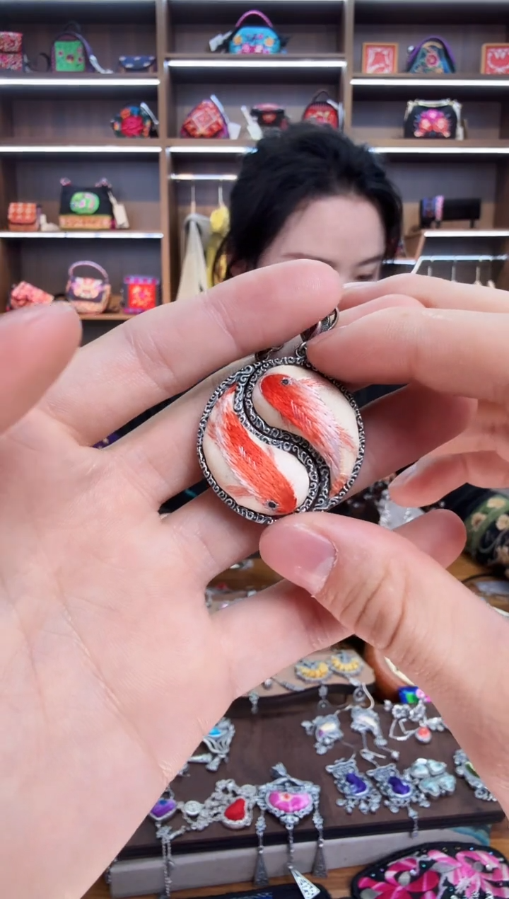 【闪购商品】织绣170蒙阿苏苗绣传承