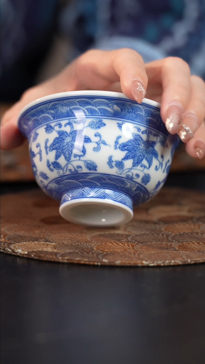 【闪购商品】杯看山柴窑青花花卉压手