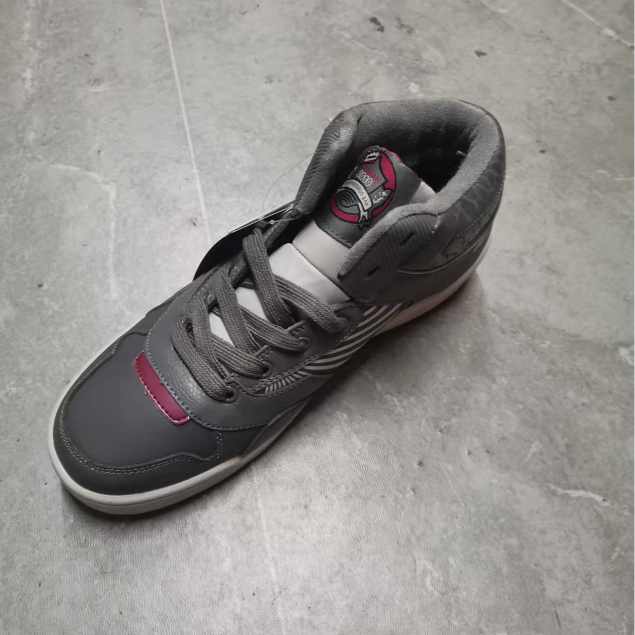 638灰色冬季加棉运动鞋