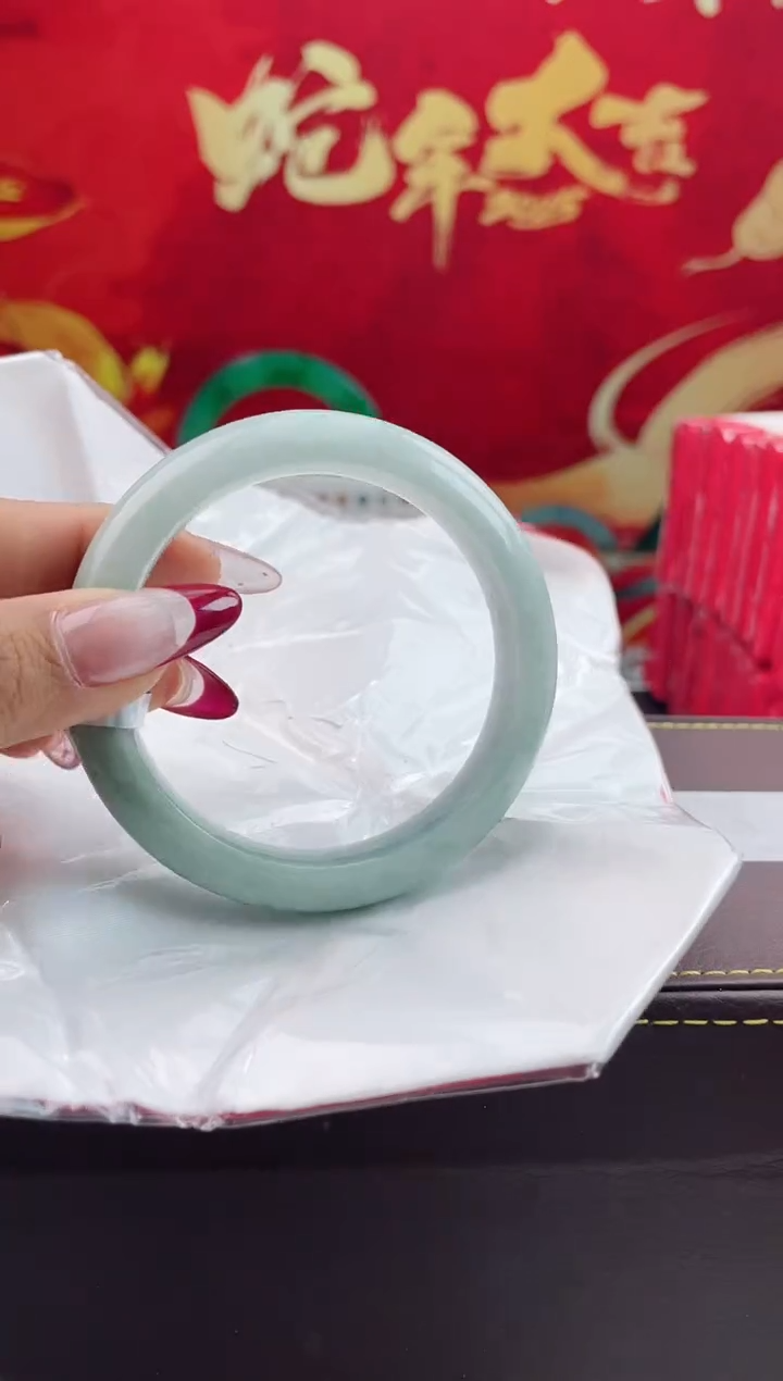 【闪购商品】翡翠手镯未镶嵌13翡翠手镯（微瑕）