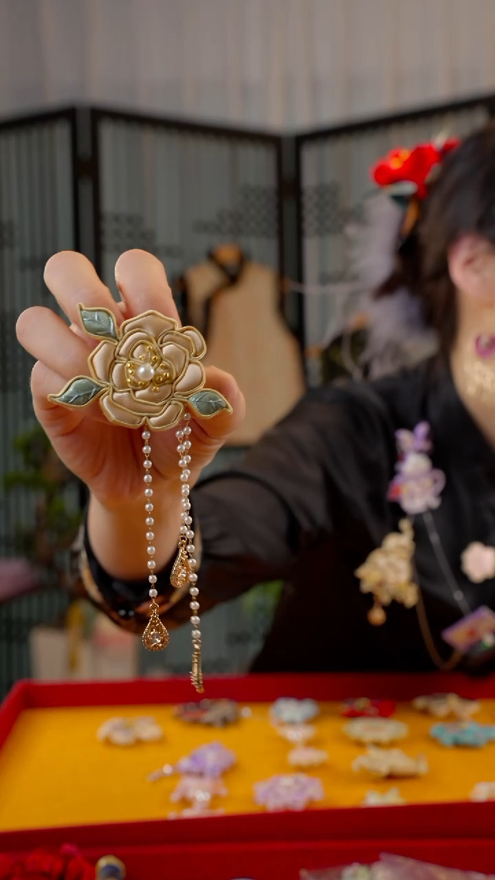 刺绣盛*非遗绒花手工饰品