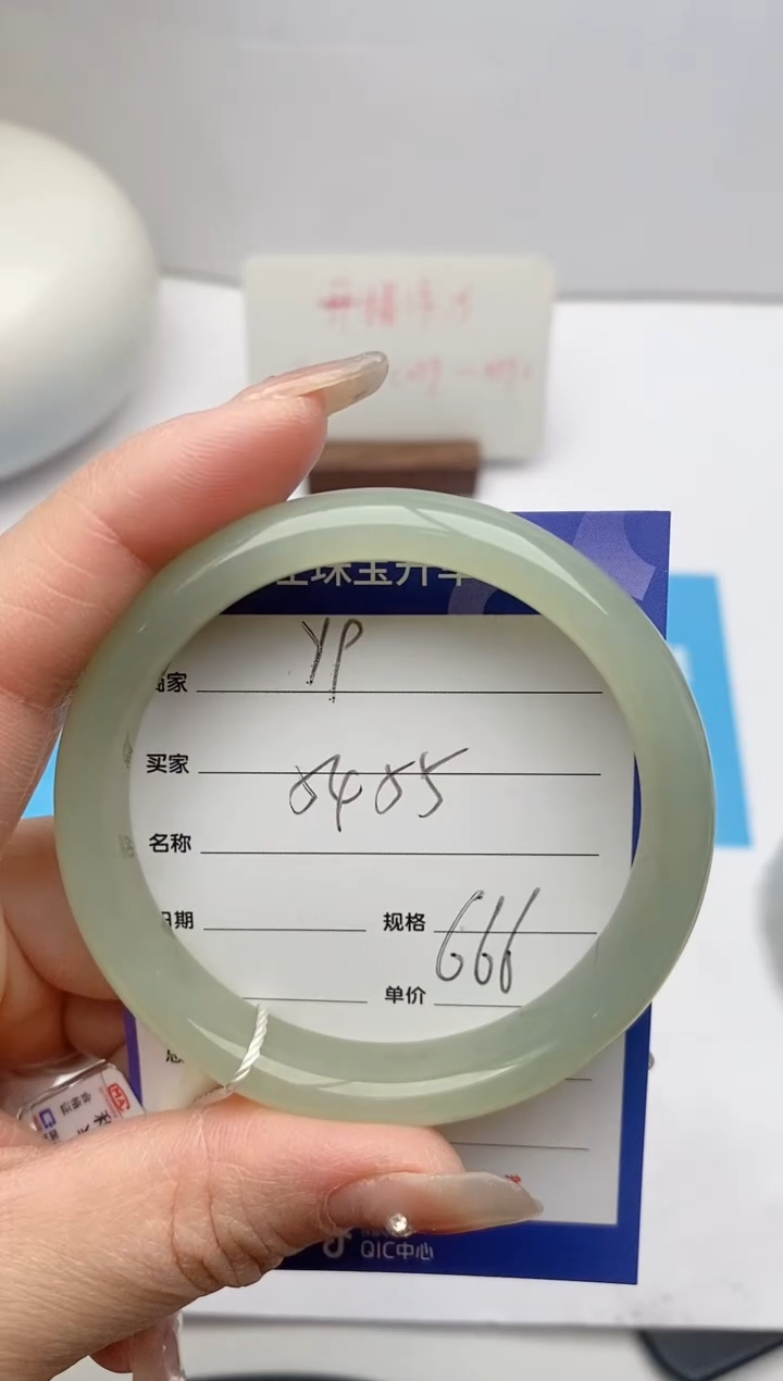 【闪购商品】和田玉手镯未镶嵌Y9微色差