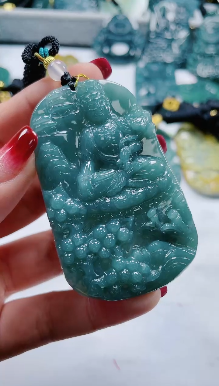 【闪购商品】翡翠颈饰未镶嵌                
