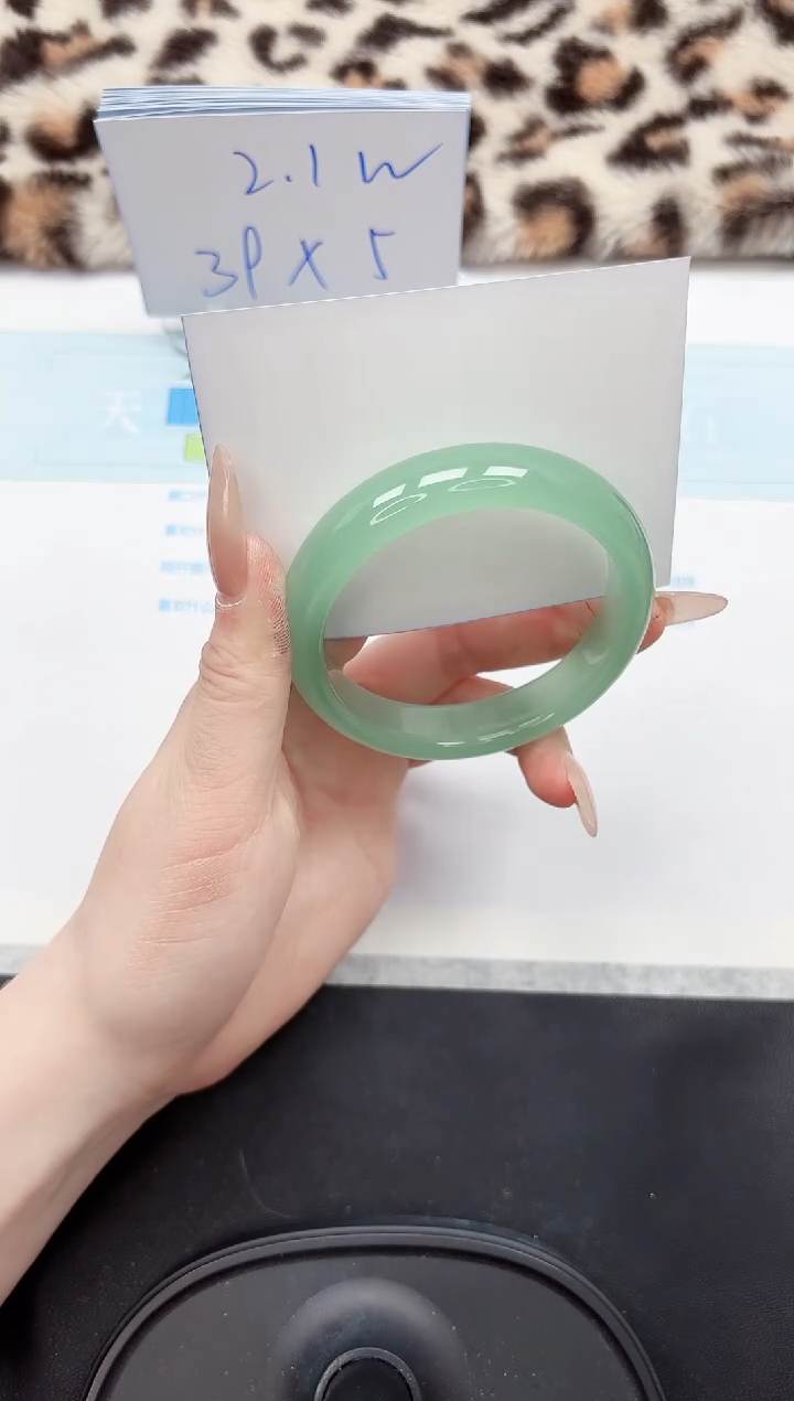 【闪购商品】石英质玉手镯未镶嵌248-60