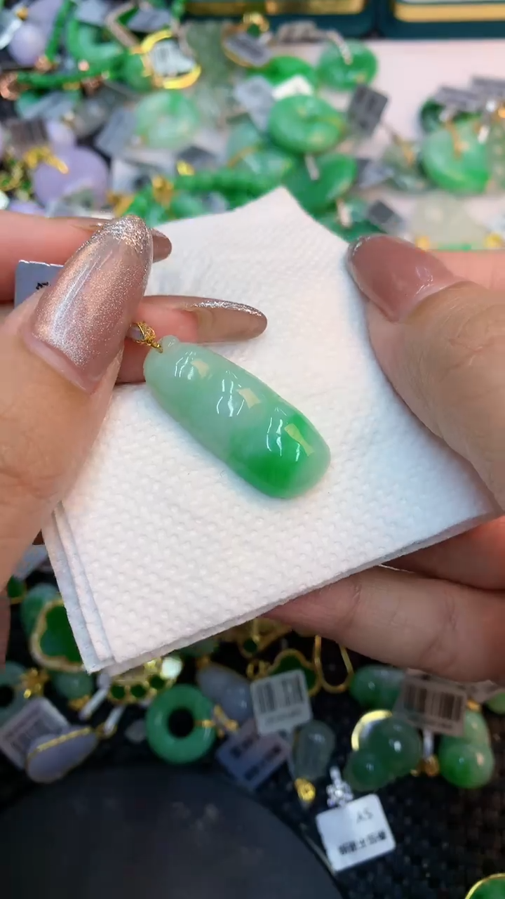 颈饰未镶嵌翡翠1