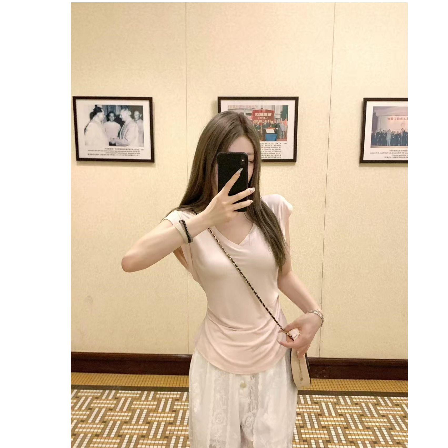 2025夏季蝙蝴袖纯欲风V领修身捏褶收腰设计感简约纯色面膜T恤短袖