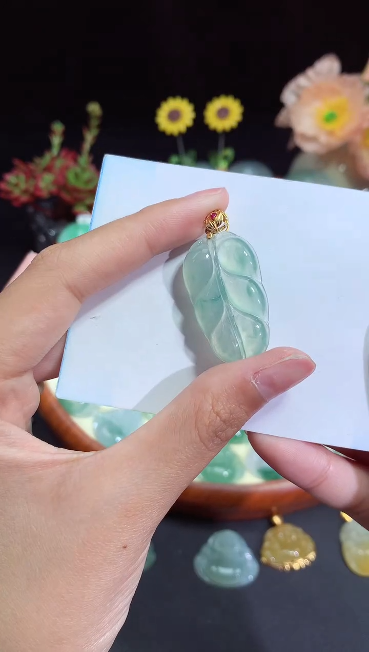 【闪购商品】翡翠颈饰未镶嵌叶子