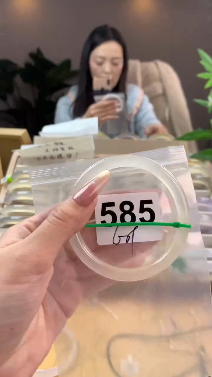 【闪购商品】玛瑙/玉髓手镯未镶嵌585
