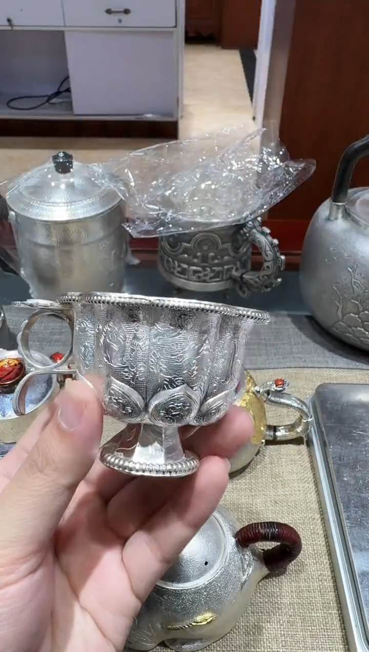 【闪购商品】足银999高工狩猎纹高脚主人杯
